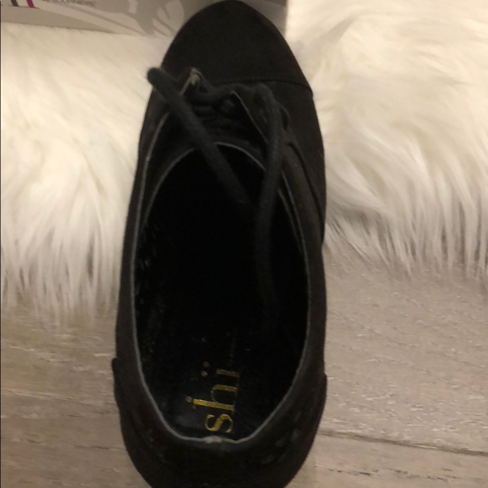 Booties - Picture 3 of 4